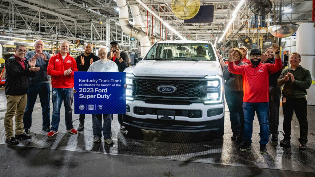  Ford And UAW Reach Tentative Agreement To Avoid Strike At Kentucky Truck Plant